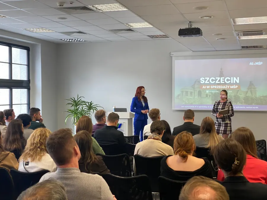 Spotkanie AI Roadshow w Szczecinie – prelegentka i pełna sala uczestników